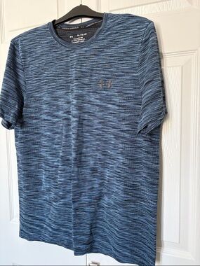 Under Armour Men’s Heathered Navy Blue Performance Tee